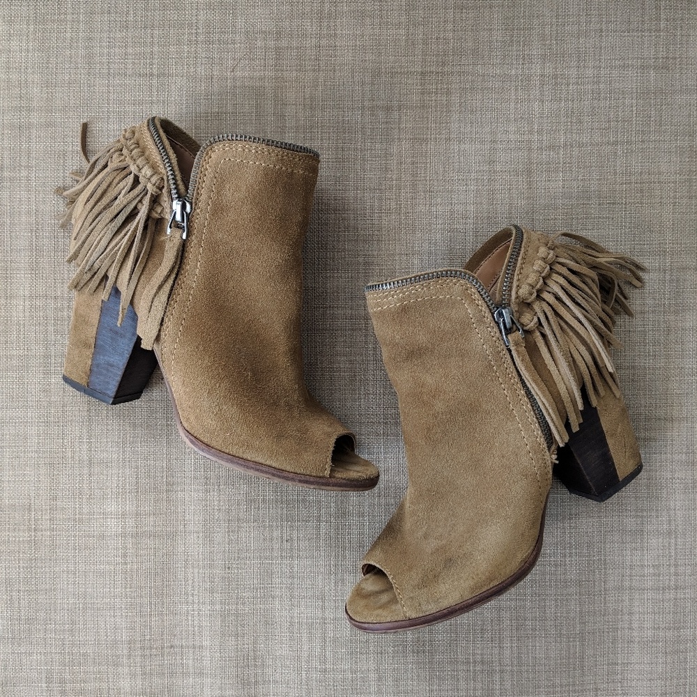 Dolce Vita tan fringe suede sandal booties heels